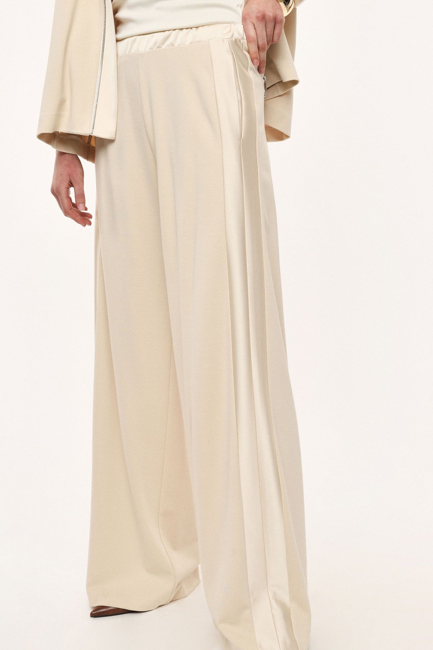 Casual Suit with Silky Straps