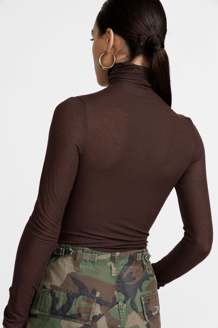 Ribbed long-sleev high-neck