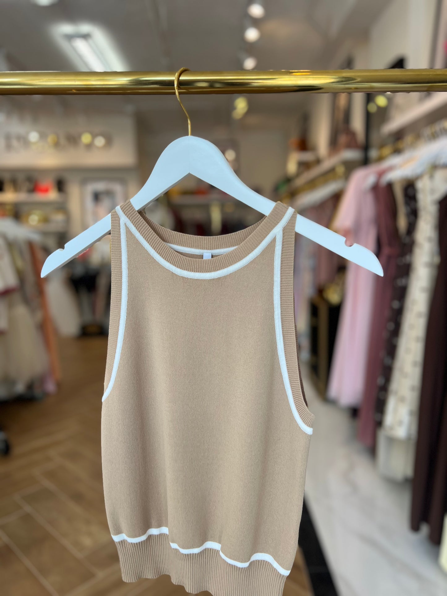 Top Contrast Trim