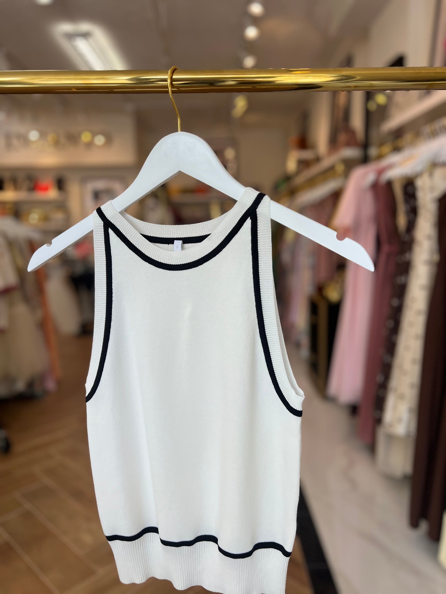 Top Contrast Trim