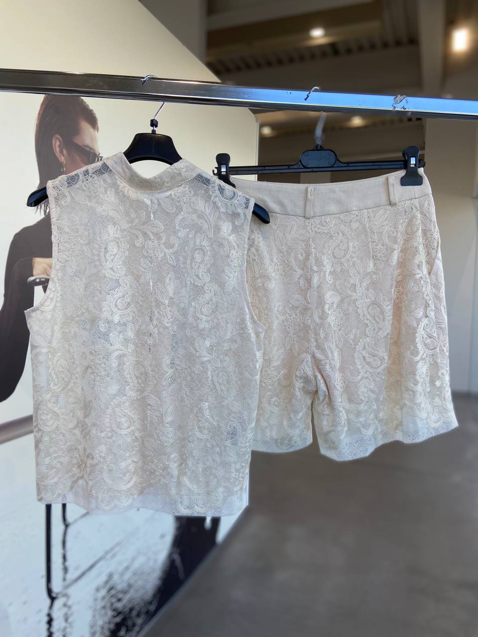 Top Delicate