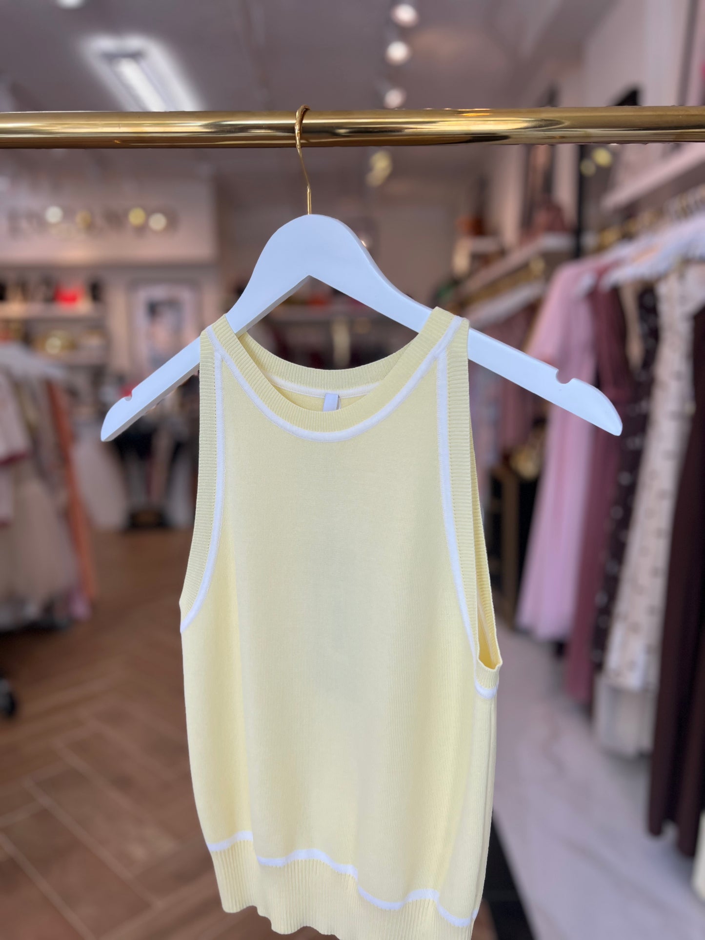Top Contrast Trim