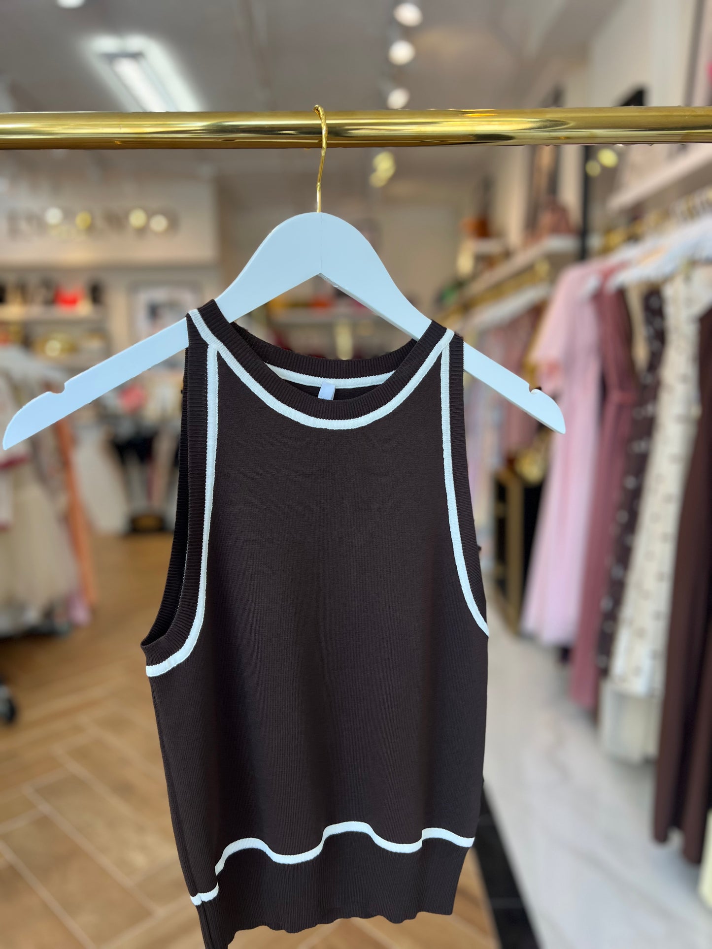 Top Contrast Trim