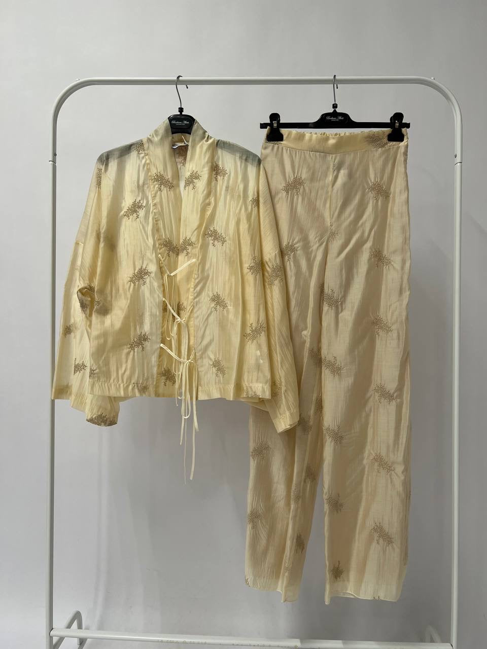 Suit Vanila